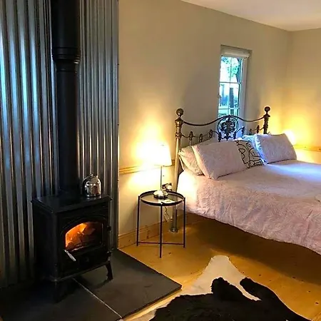 Willow Hotel *